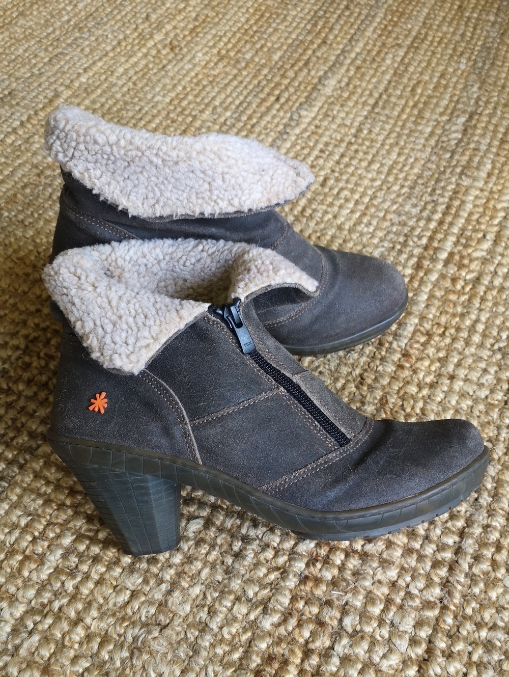 Art by The Art Company heeled fleece-lined boots